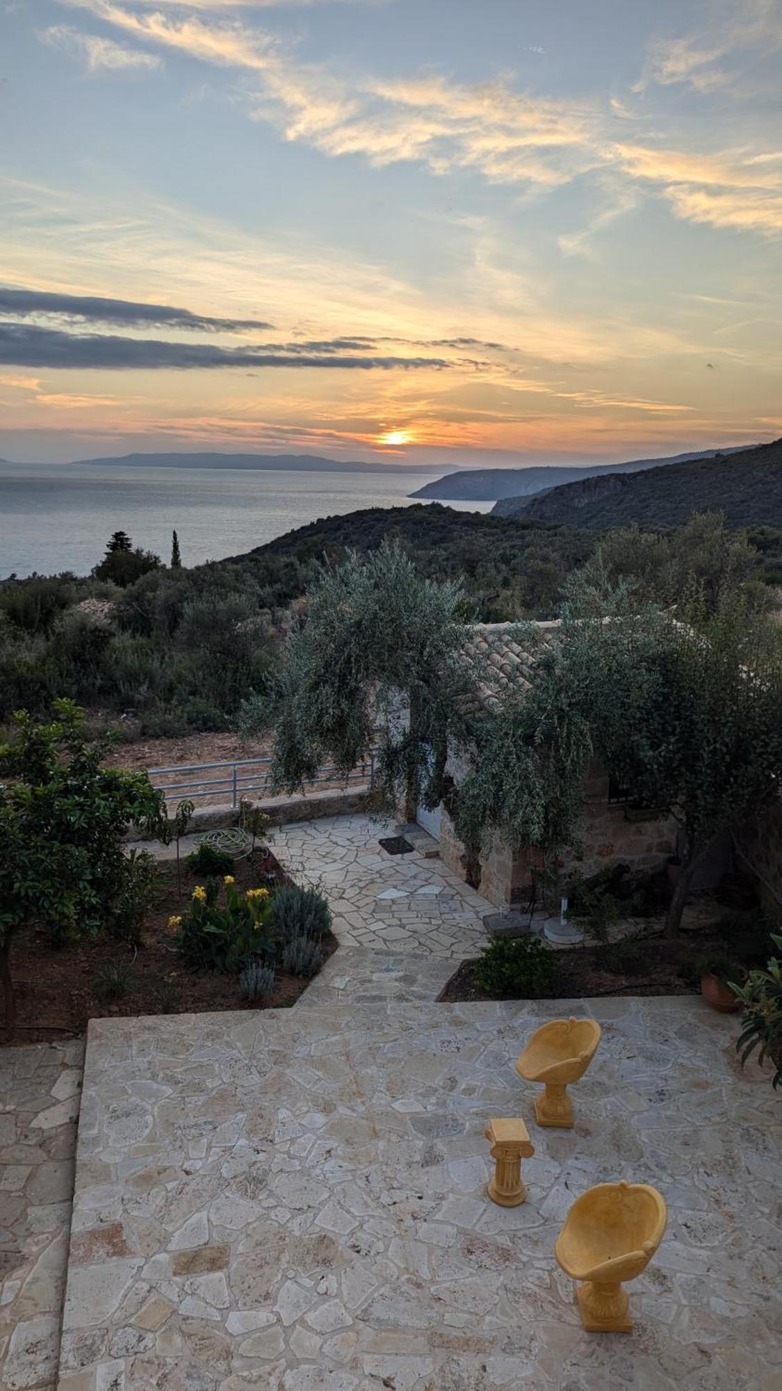 Magnificent, Authentic Private Villa And The Guest House Kardhamili Exterior foto